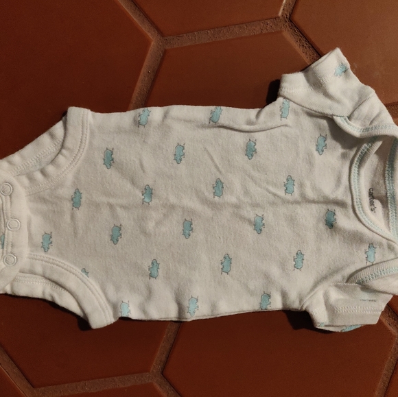 Lot of 4 Carter's NB onesies - Picture 2 of 6